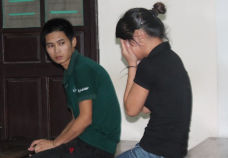 Nước mắt sơn nữ phạm tội buôn người - 2 Ốc Thị Nguyên khóc nức nở tại phiên tòa.