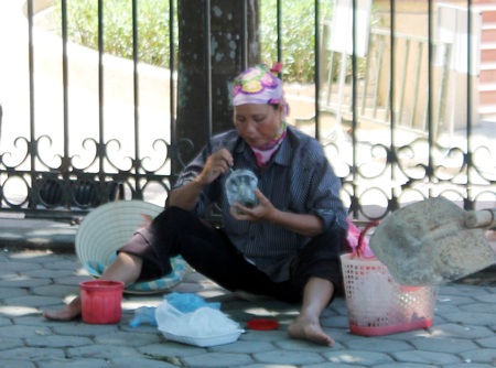 Những bữa cơm “khuyết” - 1 Bữa cơm nhọc nhằn của một nữ cửu vạn tại Nghệ An.