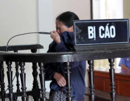 Nước mắt đẫm phiên tòa xét xử vợ giết chồng - 1 Nước mắt đẫm phiên tòa xét xử vợ giết chồng