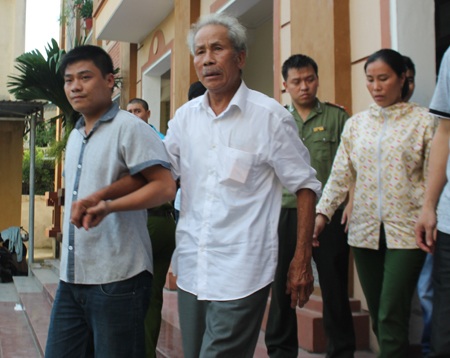 Ông Nguyễn Quang Minh - bố bị hại Nguyễn Quang Hạnh bức xúc trước mức án dành cho Văn.