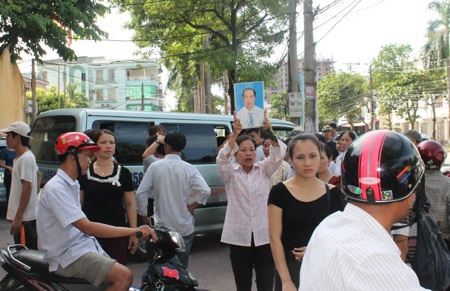 Ông Nguyễn Quang Minh - bố bị hại Nguyễn Quang Hạnh bức xúc trước mức án dành cho Văn.