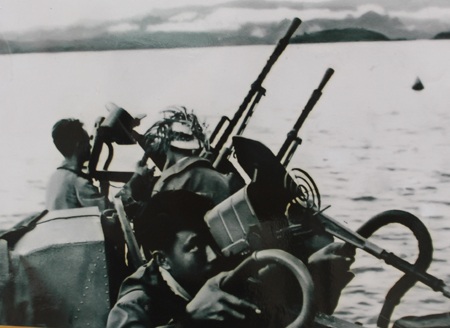 Triển lãm "Biển, đảo và người chiến sỹ Hải quân - Âm vang chiến thắng trận đầu" - 12 Chiến sỹ Hải quân Nguyễn Quốc Chủng chiến đấu dũng cảm với máy bay Mỹ trong trận ngày 5/8/1964.