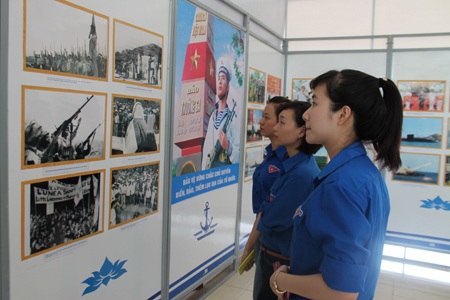 Triển lãm "Biển, đảo và người chiến sỹ Hải quân - Âm vang chiến thắng trận đầu" - 2 Đây là dịp khơi dậy và bồi đắp lòng yêu nước cho thể hệ trẻ.