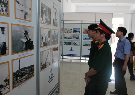 Triển lãm "Biển, đảo và người chiến sỹ Hải quân - Âm vang chiến thắng trận đầu" - 3 Đây là dịp khơi dậy và bồi đắp lòng yêu nước cho thể hệ trẻ.