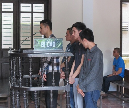 Các bị cáo tại phiên tòa.