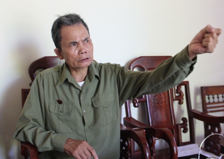 Ông Lương Đình Hiếu và chiếc Huy hiệu Quyết thắng được tăng sau trận đánh ngày 5/8/1964.