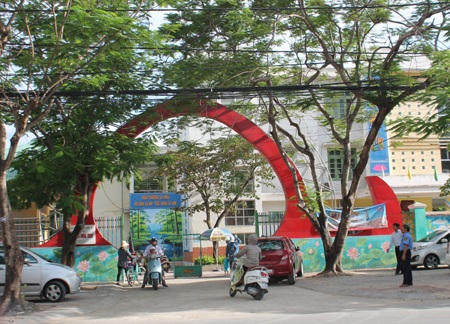 Tuyển “chui” gần 100 học sinh vì “sức ép từ trên”? - 1 Trường Mầm non Hoa Sen (TP Vinh, Nghệ An).