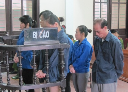 Các bị cáo tại phiên tòa sơ thẩm.