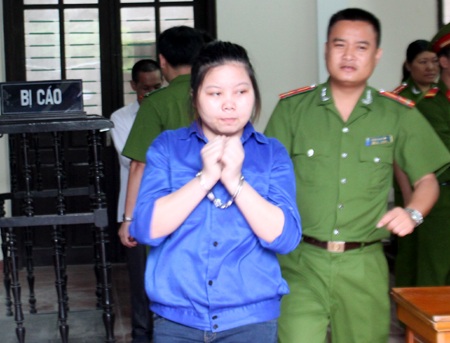 Gái bán dâm cùng chủ chứa buôn bán trẻ em - 2 Bị cáo Lô Thị Chi.