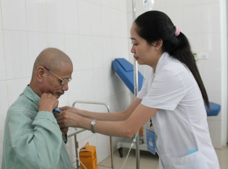 Lão nông dân và niềm mong mỏi có tiền để níu giữ sự sống - 4 Hiện tại ghép tủy là cách duy nhất để kéo dài sự sống cho ông Đạo.