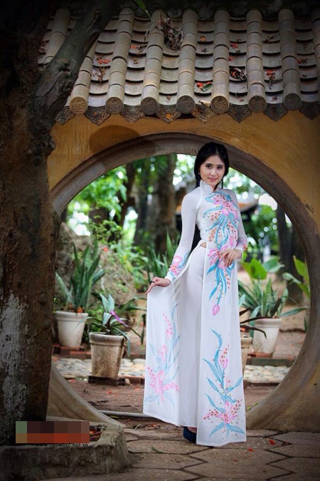Thí sinh xinh đẹp được giám khảo Vietnam’s Nex Top Model “xúi” thi hoa hậu - 5 Dịu dàng trong những tà áo dài.