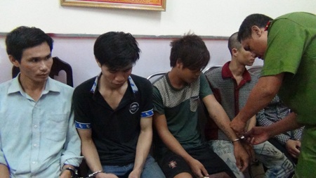 Bắt 12 đối tượng truy nã lẩn trốn ở các tỉnh phía Nam - 1 Bắt 12 đối tượng truy nã lẩn trốn ở các tỉnh phía Nam