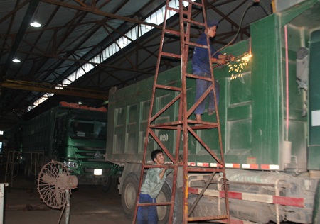 Nhiều xe hổ vồ đã tự nguyện hạ tải, cắt gọt thùng xe.