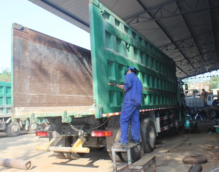 Nhiều xe hổ vồ đã tự nguyện hạ tải, cắt gọt thùng xe.