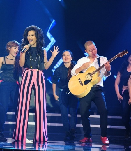 Phần trình diễn hỗ trợ của Phương Vy