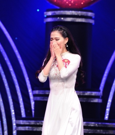 Mỹ Linh nghẹn ngào xúc động khi nghe xướng tên là người chiến thắng