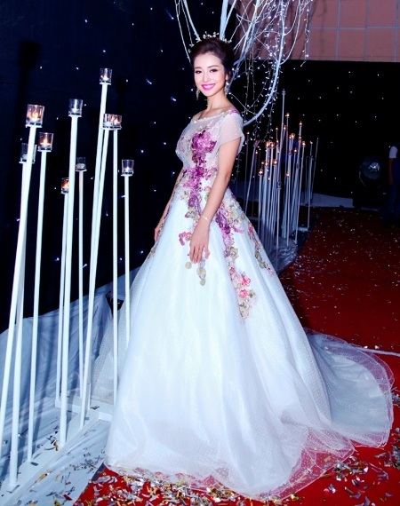 Top 10 sao Việt mặc đẹp tuần qua