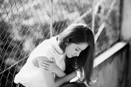 Khánh Thi bất ngờ hát trở lại vì cộng đồng "giới tính thứ 3" - 1 Khánh Thi bất ngờ hát trở lại vì cộng đồng giới tính thứ 3