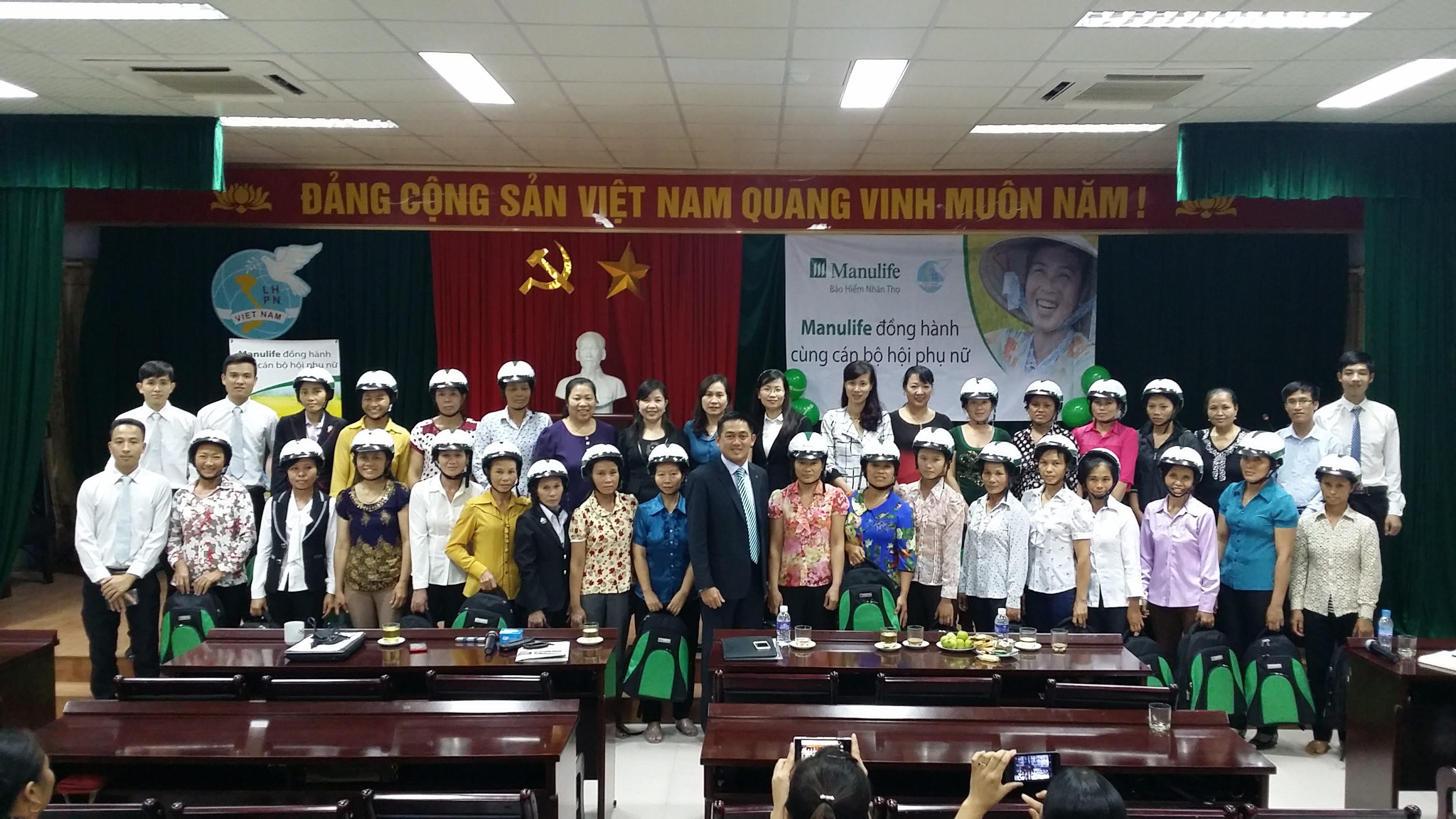 Hơn 140.000 phụ nữ tham gia bảo hiểm vi mô “Bạn đồng hành” - 3 Và chương trình Manulife đồng hành t