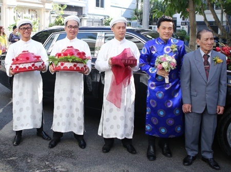 Lam Trường chính thức "rước nàng về dinh" - 9 Trầu cau và bánh trái được chuẩn bị đẹp mắt
