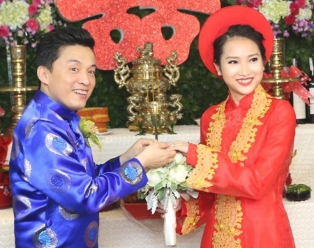 Lam Trường chính thức "rước nàng về dinh" - 16 Cả hai trao nhẫn cưới chính thức trở thành vợ chồng