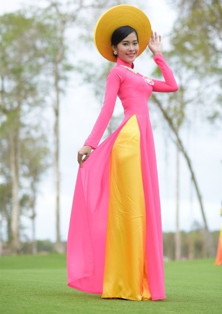 Thí sinh Hoa hậu Việt Nam nền nã trong trong trang phục áo dài - 5 T.H