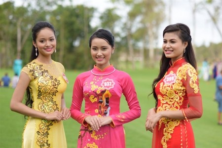 Thí sinh Hoa hậu Việt Nam nền nã trong trong trang phục áo dài - 10 T.H