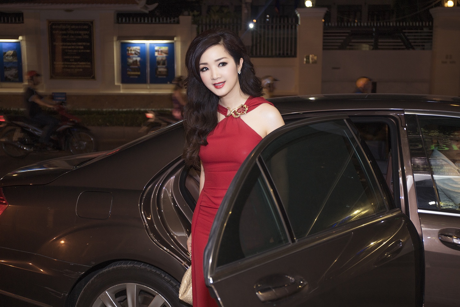 Hoa hậu Giáng My nổi bật với nhan sắc vượt thời gian