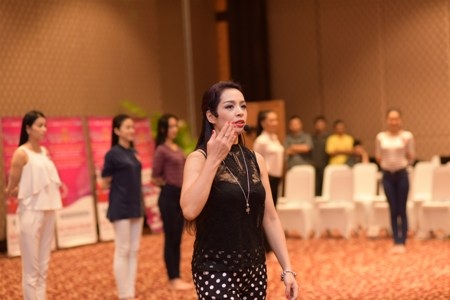 38 thí sinh Hoa hậu Việt Nam “vượt ải” kiểm tra phẫu thuật thẩm mỹ lần 2 - 4 Trí Hòa