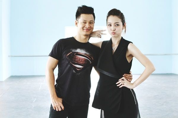 Bị chê hát dở, hoa hậu Jennifer Phạm vẫn không nản lòng - 2 Đức Tuấn kiên nhẫn hỗ trợ cho Jennifer Phạm