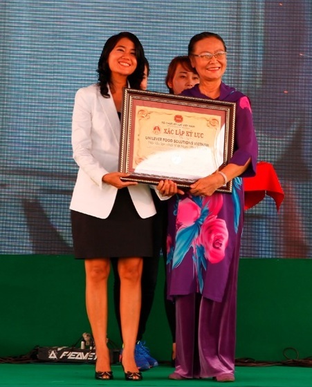 Nhận bằng xác lập kỷ lục siêu lẩu.