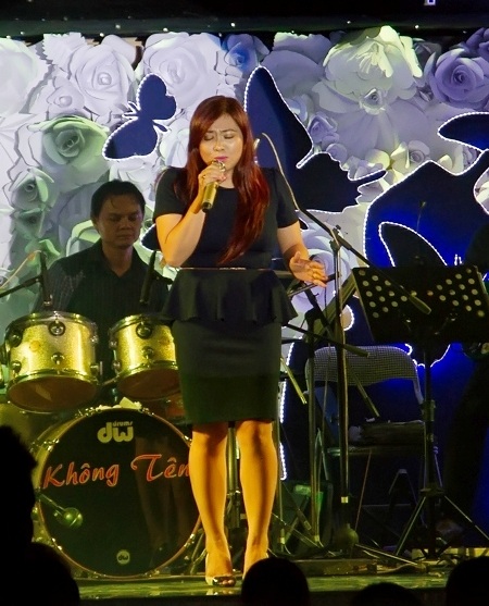 Á quân Vietnam Idol 2013 Minh Thùy cũng hăng hái tham gia đêm nhạc ý nghĩa này