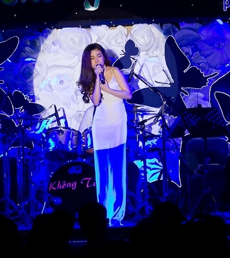 Giang Hồng Ngọc thể hiện nồng nàn với