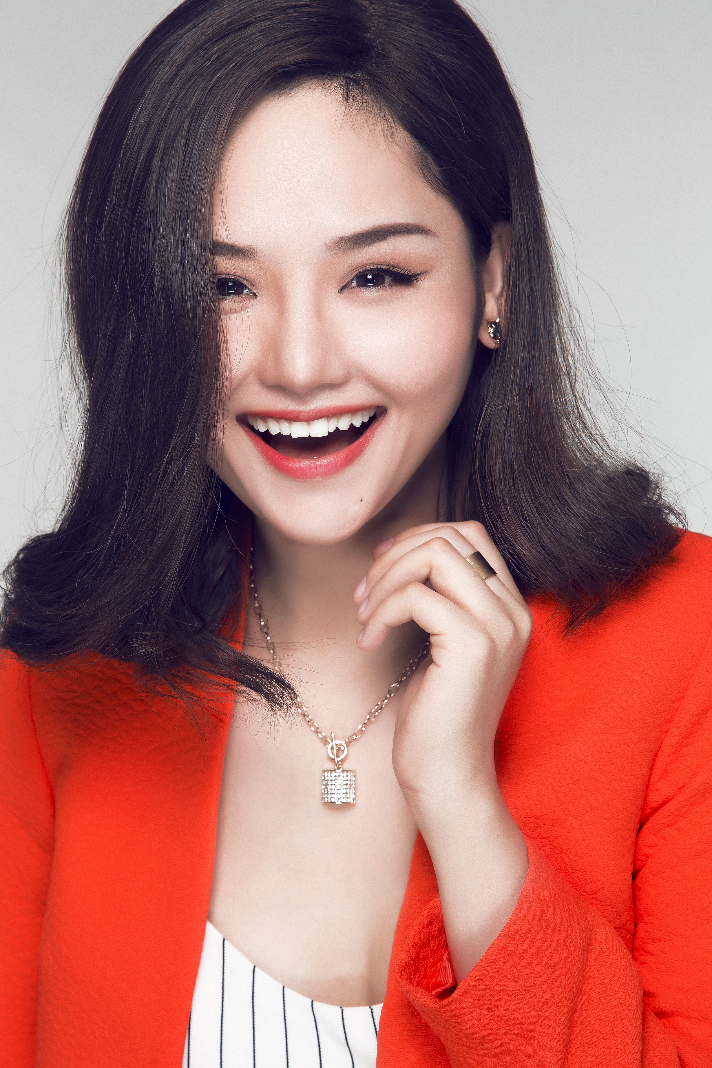 Miu Lê bình thản vượt qua scandal trước liveshow