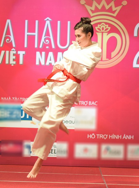 Thí sinh Hoa hậu Việt Nam trổ tài “võ thuật” - 1 Trí Hòa