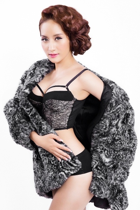 Kiện tướng dance sport Khánh Thi quyến rũ với nội y