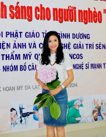 Việt Trinh làm từ thiện dịp sinh nhật tuổi 43