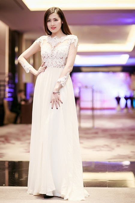 Hoa hậu Ngọc Hân hội ngộ cùng á hậu Tú Anh, Huyền My - 5 Á hậu 1 Hoa hậu Việt Nam 2012 Dương Tú Anh cũng ngày càng xinh đẹp so với thời điểm đăng quang.