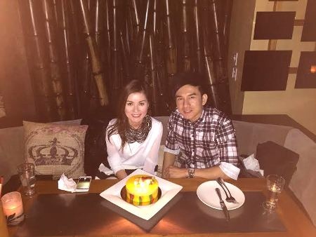 Đan Trường bất ngờ được vợ tặng quà sinh nhật - 2 Đan Trường bất ngờ được vợ tặng quà sinh nhật