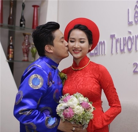 10 đám cưới "rình rang nhất" showbiz Việt năm 2014 - 7 Sau 4 năm hẹn hò, chuyện tình đẹp của nam ca sĩ