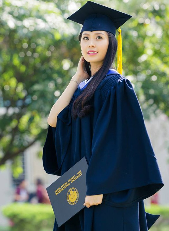 Tân á hậu Diễm Trang không muốn nói về việc đi thi Hoa hậu Hoàn vũ - 4 Tân á hậu 2 sở hữu bảng thành tích học tập và hoạt động xã hội ấn tượng