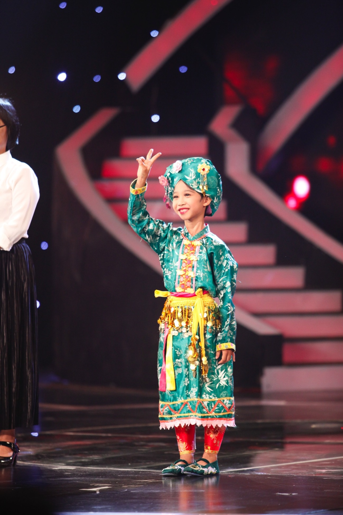 Cậu bé “Thị Mầu” xuất sắc tiến thẳng vào chung kết VN’s got talent - 2 Đức Vĩnh là người đầu tiên nhận chiếc vé vào vòng chung kết