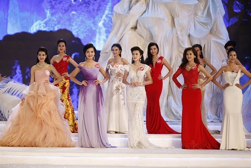 Những khoảnh khắc đẹp trong đêm đăng quang Hoa hậu Việt Nam 2014 - 12 Cô gái đến từ Nam Định trả lời tự tin câu hỏi của giám khảo Trần Ly Ly