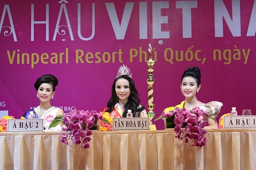 Top 3 người đẹp xuất sắc nhất Hoa hậu Việt Nam 2014 giao lưu cùng báo chí sau lễ đăng quang.