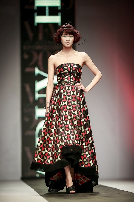 Mặc dù đang bận rộn thi