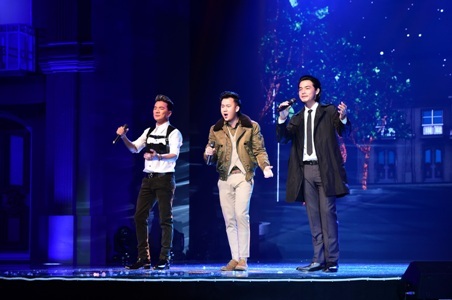 Một tiết mục tam ca giữa chủ nhân đêm nhạc với Dương Triệu Vũ và Quách Ngọc Ngoan.