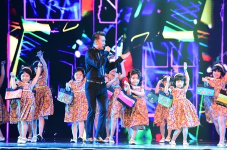 Liveshow dần khép lại với không khí vui tươi, rộn ràng của những ca khúc sôi động.