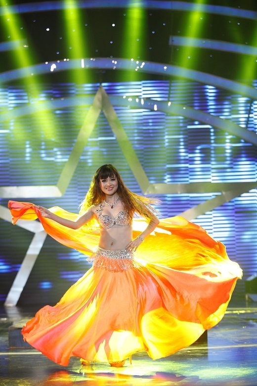 Thí sinh múa bụng "hớp hồn" giám khảo Vietnam's Got Talent - 4 Trịnh Huyền khoe sở trường múa bụng ấn tượng