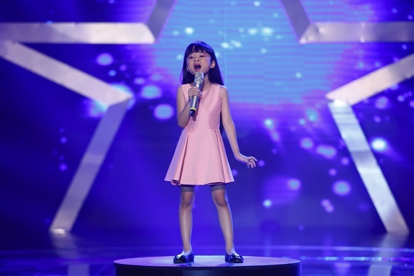 Thí sinh múa bụng "hớp hồn" giám khảo Vietnam's Got Talent - 8 Cô bé Minh Thư khiến giám khảo xúc động khi hát bài Thành thị