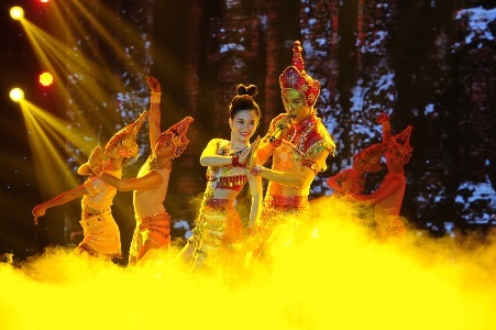 Đinh Hương - Minh Trung vượt qua thử thách với Mưa bay tháp cổ cùng vũ điệu Chăm duyên dáng.